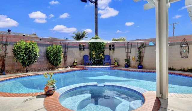 Huntington Beach 2 bedroom house close to the beaches with a pool and spa.
