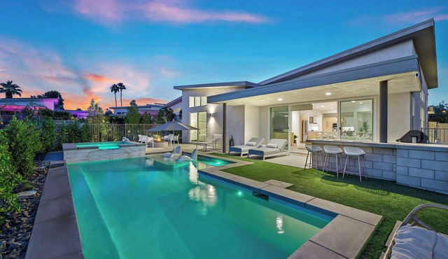 'Huntley House' Swanky Desert Modernism
