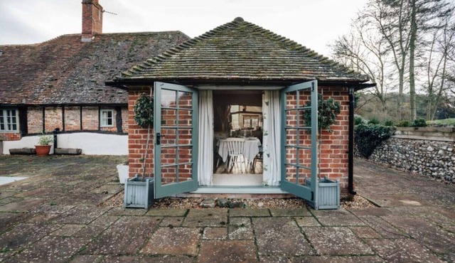 Hunts Cottage - Pet Friendly - From 200 Per Night