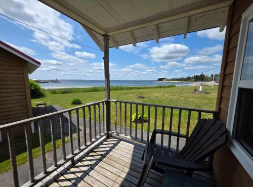 Hunts Point 2-BR Oceanview Rustic Coastal Retreat