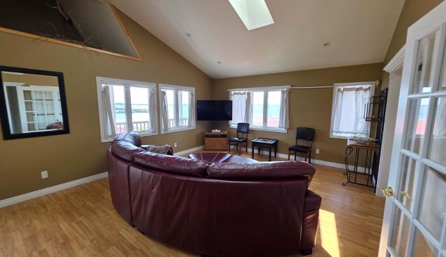 Hunts Point Rustic Coastal Retreat Deluxe Suite