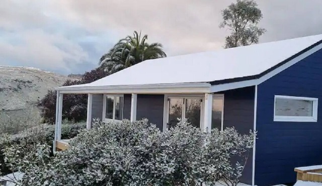 Huntsbury Hideaway, Cottage with amazing views