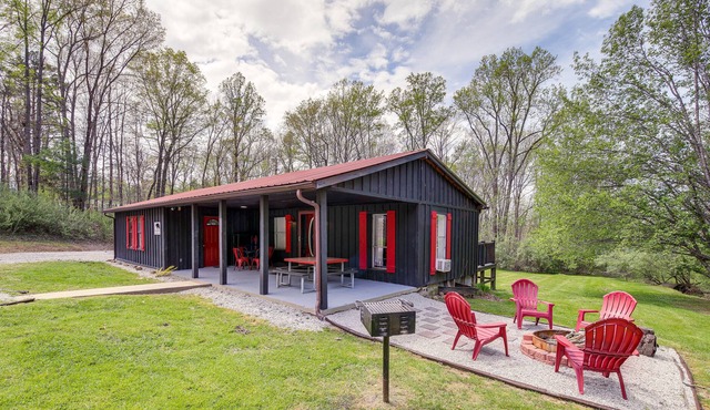 Huntsville Cabin w/ Fire Pit + Charcoal Grill!