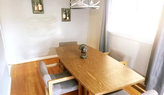 Huntwood - Updated, 4 Bedroom, 2 Bath - Sleeps 12