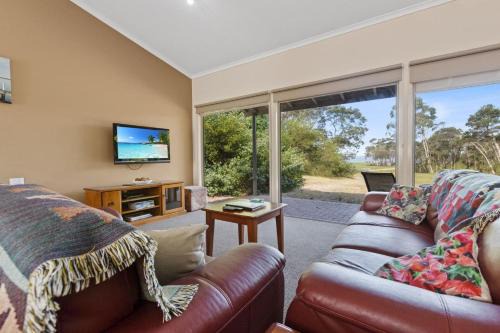 Huon - Waterfront Retreat