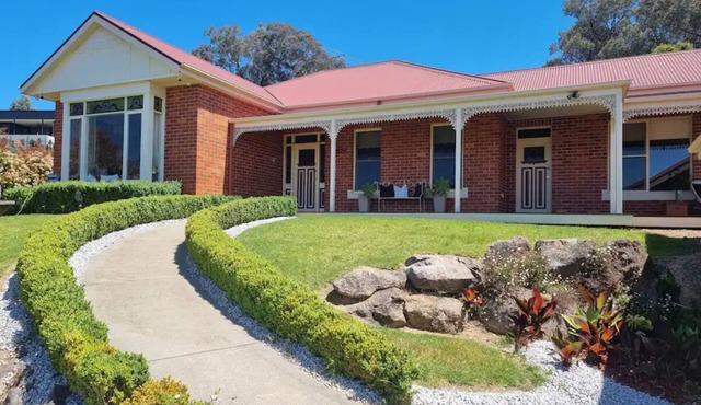 "Huonview" House on the Hill. Views for miles. 5 mins from CBD