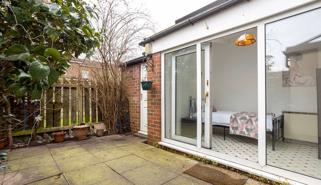 Hurley House, 4 bedroom house near Manchester Airport