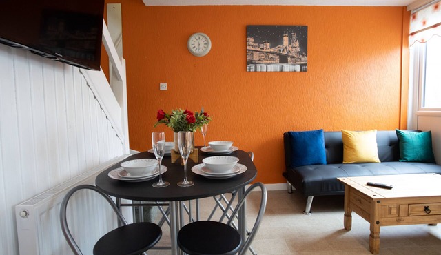 Hurley House - Close to M/cr Airport, M60 & M56