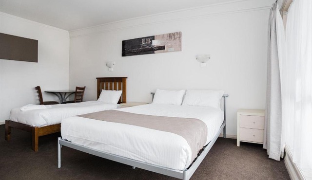 Hurley's Bar & Bistro