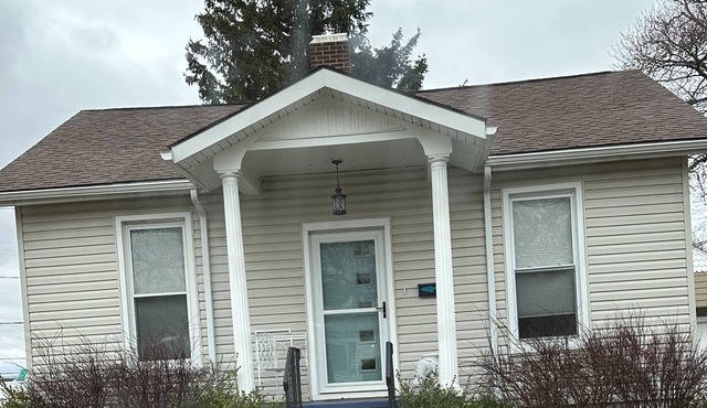 Huron Beach Retreat with private beach. Located near marina, shops, restaurants