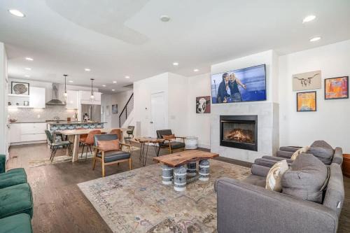 Hurst House - 4 Stylish Homes - Mins to Germantown