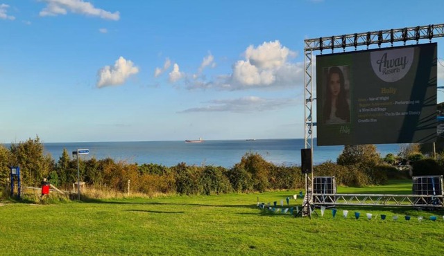 "Hurst View" at Whitecliff Bay Isle of Wight - Yarborough View 1