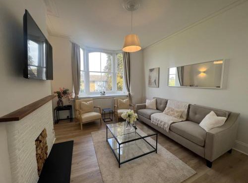 Hurstpier Spacious 2 Bed Apartment - by MCF