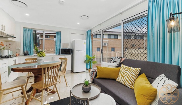 Hurstville 2Br Granny flat near Shopping & Train