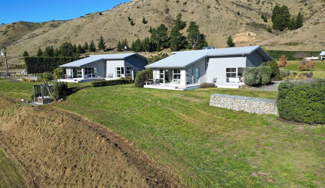 Hurunui River Retreat - Flax Cottage
