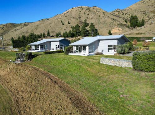Hurunui River Retreat - Flax Cottage