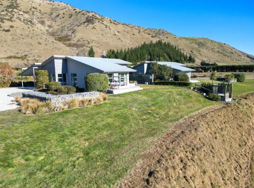 Hurunui River Retreat - Tussock Cottage