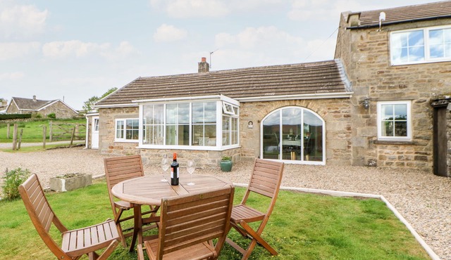 HURY LODGE, pet friendly, luxury holiday cottage in Baldersdale