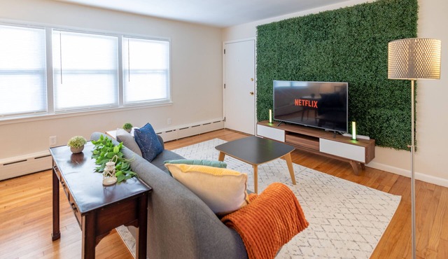 Hustle and Bustle in Belleville - 1 Bedroom