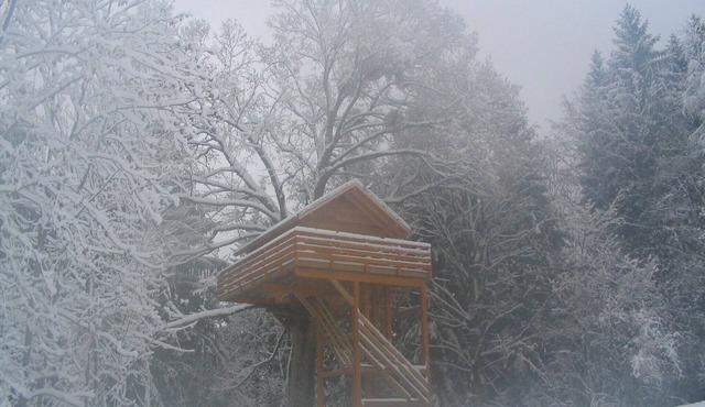 Hut perched on the edge of one of the most beautiful animal reserve in France