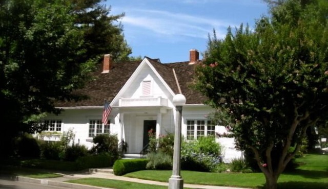 Hutchins House in Beautiful Downtown Lodi