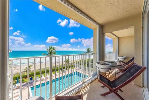 Hutchinson Island BeachFront Heated Pool Balcony Top Floor