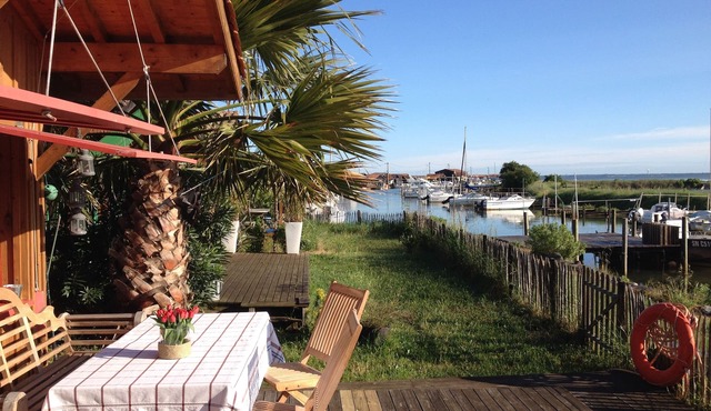 HUTS PORT GUJAN MESTRAS