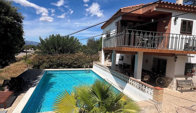HUTTE-1960 Mediterranean Country House with garden and pool in 3ha estate