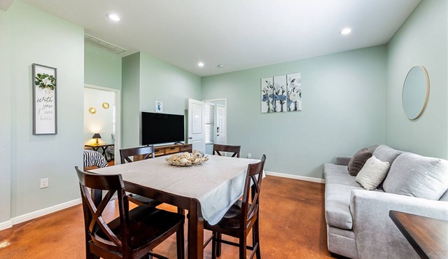Hutto Casita 5 min from Kalahari Resorts & Dell Diamond!