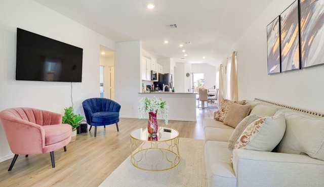 Hutto Getaway w/Yard, 9 Mi to Lake Pflugerville!