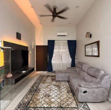 Huwayna Private Pool Homestay M U S L I M sahaja