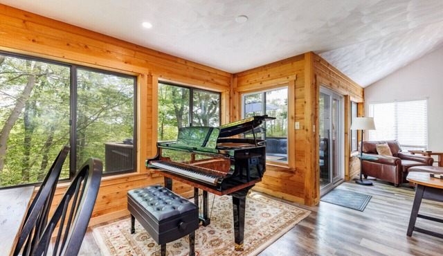 HV Woodside, Baby Grand Piano
