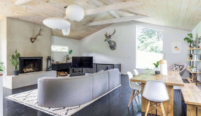 HVNY Black Barn: Fireplace, Fire Pit & Views