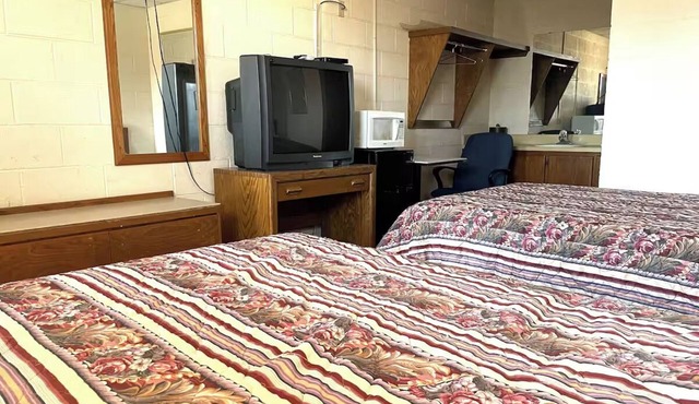 Hwy 75 Adventure Stopover | Museums & Osage Hills State Park | Free Parking