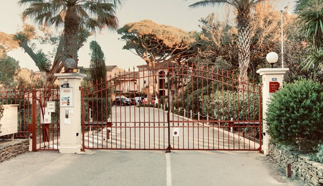 Hyères (83400) - Presqu'ile de Giens - La Badine beach - Air-conditioned studio.-Wireless