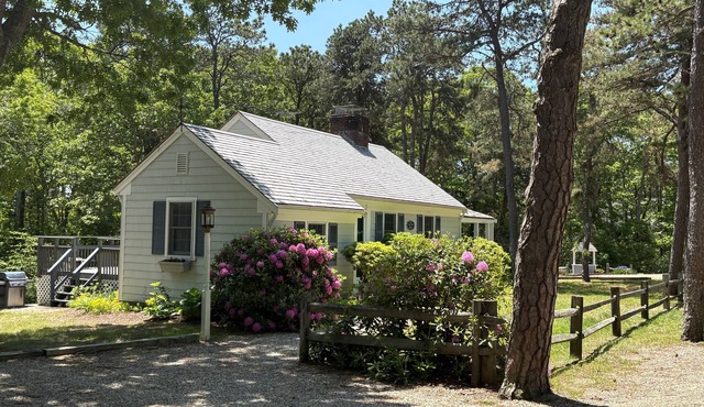 HyannisPort 2BR Cottage w/King, Queen & Twin Beds. Short walk to Ocean Beaches!