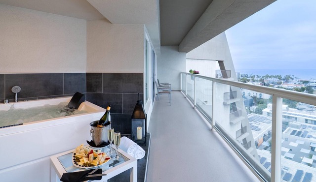 Hyatt Centric Delfina Santa Monica