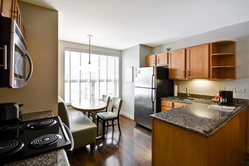 Hyatt House Naperville/Warrenville