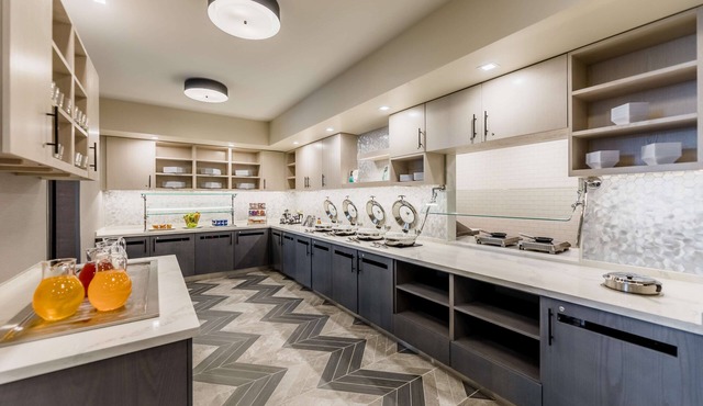 Hyatt House Winnipeg-South/Outlet Collection