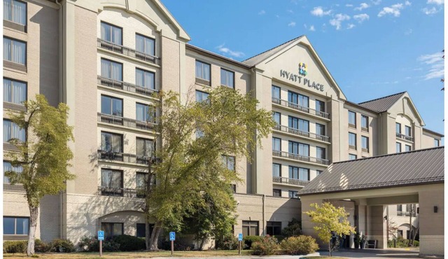 Hyatt Place Hotel in fantastic Indianapolis near Airportn1 king bed+sofa bed