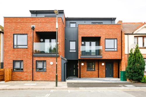 Hybrid Resi - London, Mitcham close to Tooting and Wimbledon