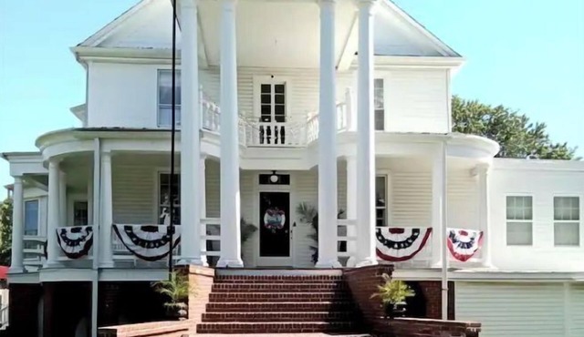 Hyco House Manor-Private and Stately Entire House