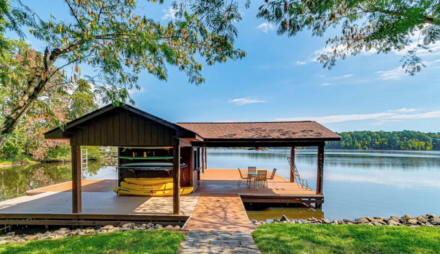 Hyco Lake Escape w/Deck & Dock: Families Welcome!