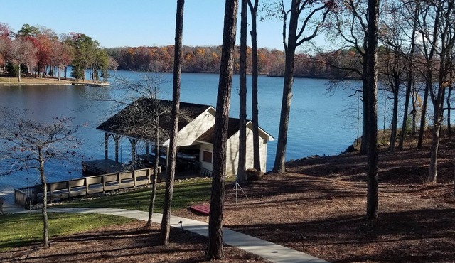 Hyco Lake family getaway!! Fantastic VIEWS of LAKE.
