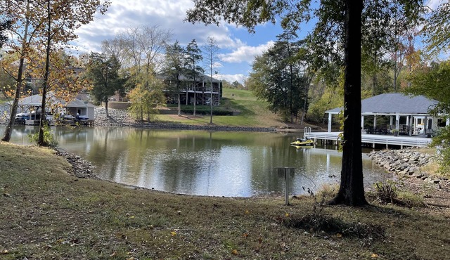 Hyco lakefront rental that's very close to VIR! Quiet cove to come and relax.