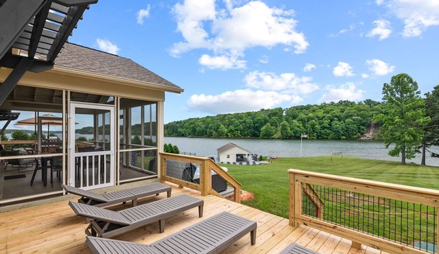Hyco Paradise/Hot tub/Lake-front/Fire-pit/Game-room/Incredible VIews
