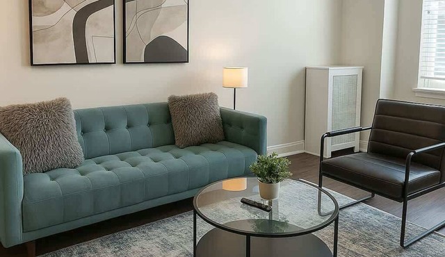 Hyde Park 1BR Apt | Easy & Fully Equipped Stay