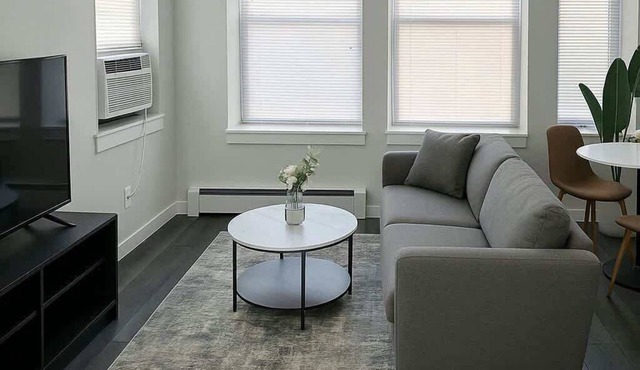 Hyde Park 1BR w/Charm