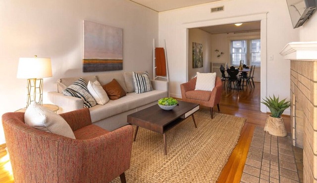 Hyde Park Comfort with Office | Near Everything