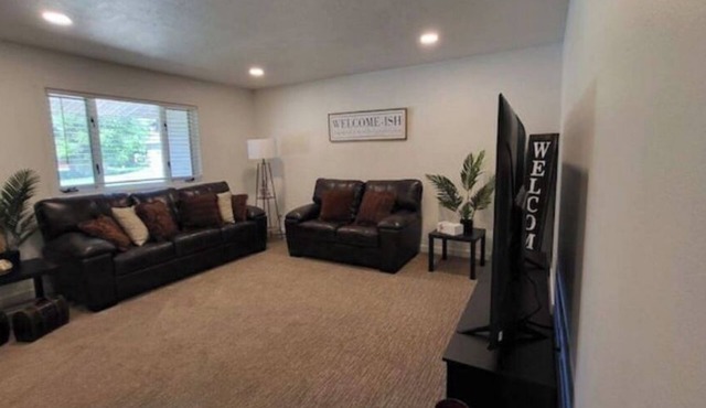 Hyde Park Hideaway 5 minutes north of Logan & USUn